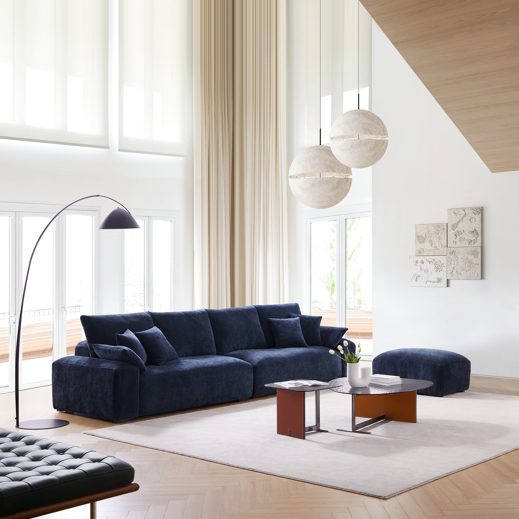 Le canapé et le pouf bleu marine Empress