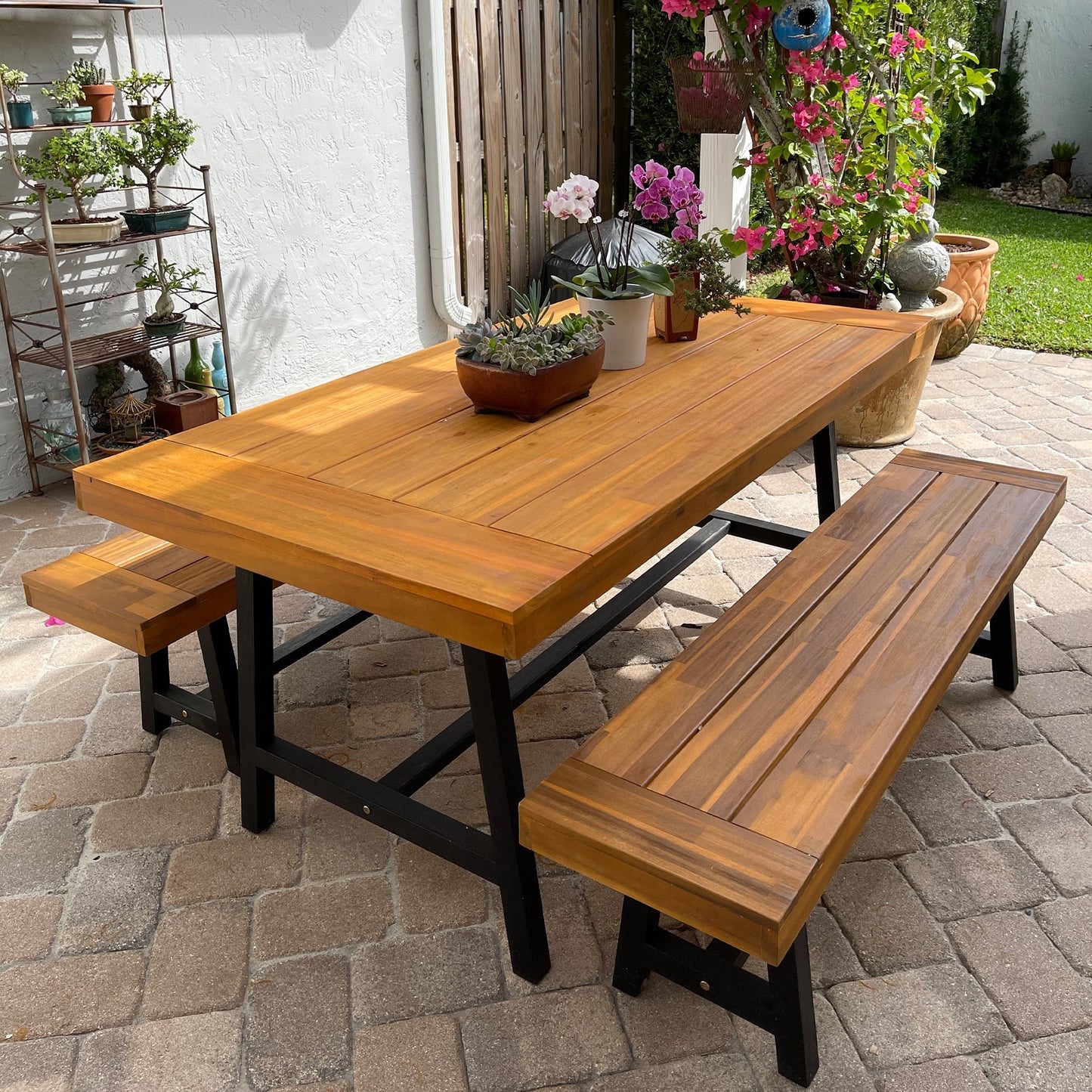 Ensemble de salle à manger d'extérieur 3 pièces MAISON ARTS en bois d'acacia avec 1 table basse rectangulaire pour pique-nique et 2 bancs