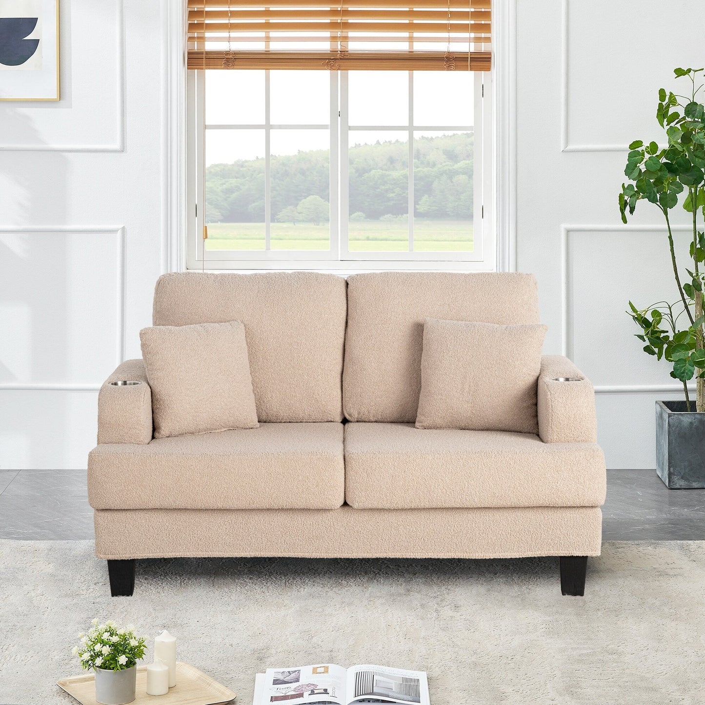 Petit canapé causeuse beige de 61 pouces avec 2 coussins et porte-gobelet