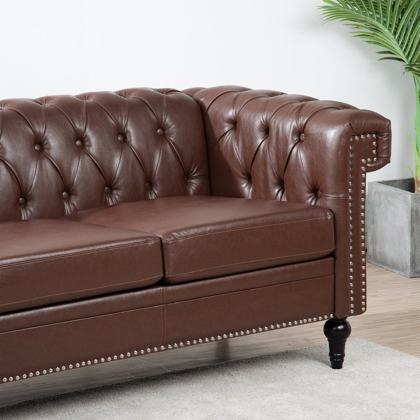 Canapé 3 places en cuir PU 83,66 pouces avec accoudoirs carrés et coussins amovibles, support à ressorts ensachés et garniture cloutée
