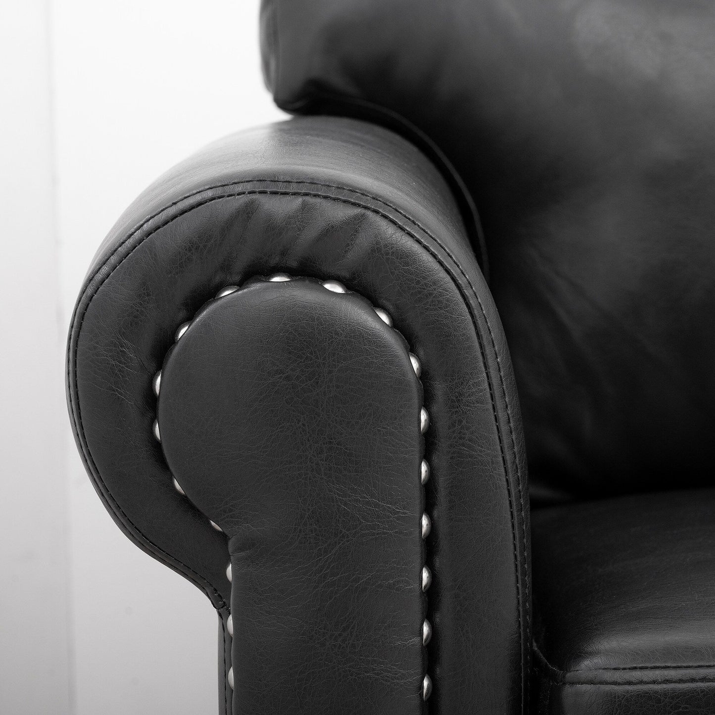 Canapé 3 places en tissu à accoudoirs enroulables, assise à ressorts ensachés, dossier en mousse PP et structure en bois massif (83,86 €)