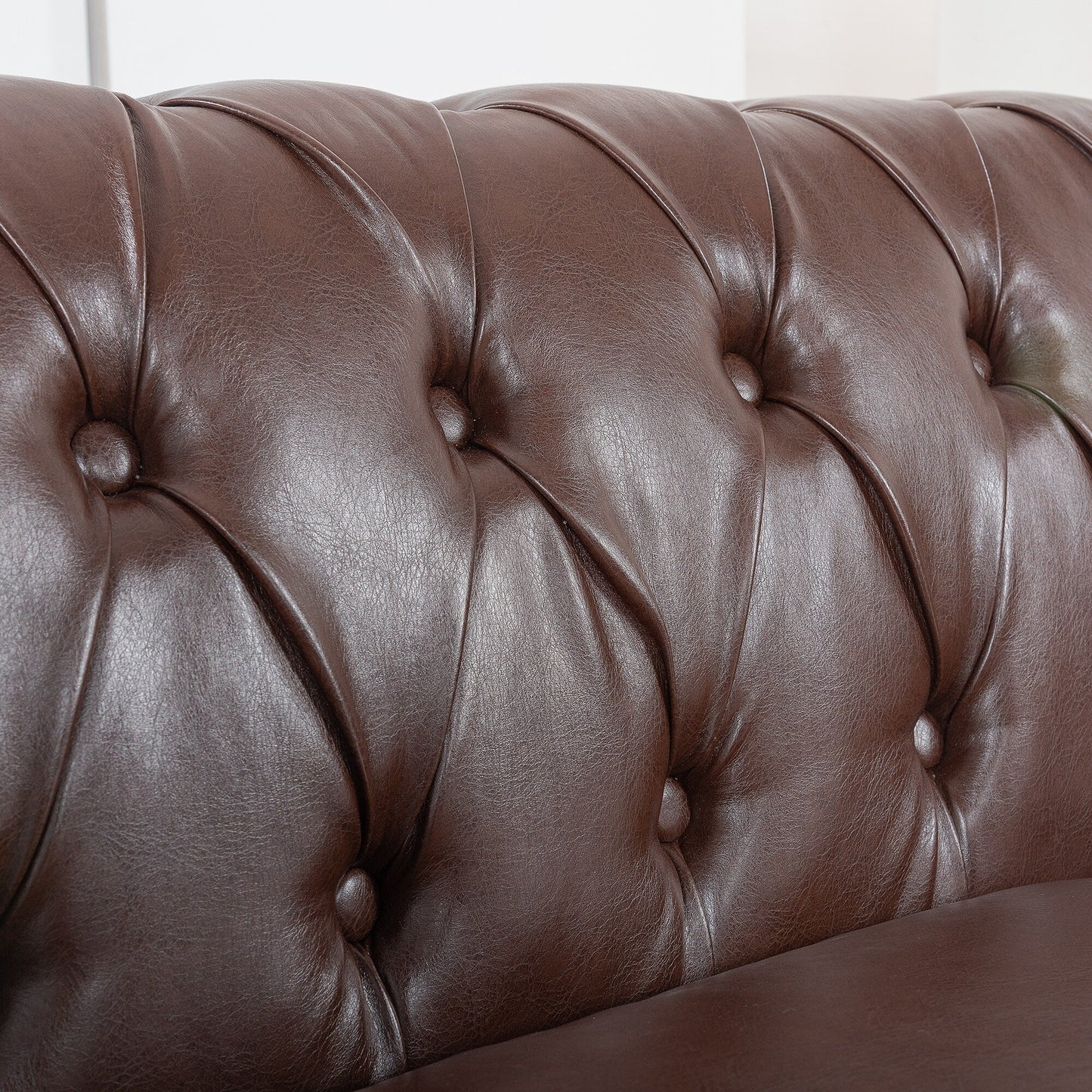 Canapé Chesterfield en cuir synthétique (3 places) avec accoudoirs roulés (84,65 $)