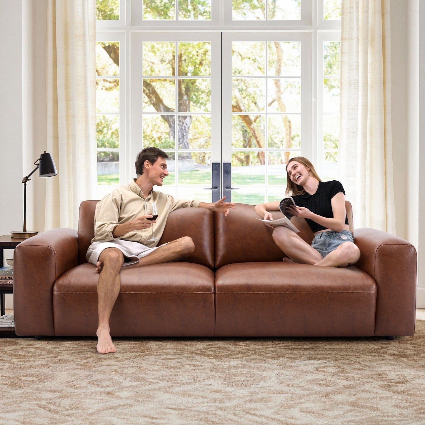 Canapé 3 places surdimensionné 95 cm - Assises extra profondes et accoudoirs larges, canapé en cuir PU garni de duvet pour salon et appartement
