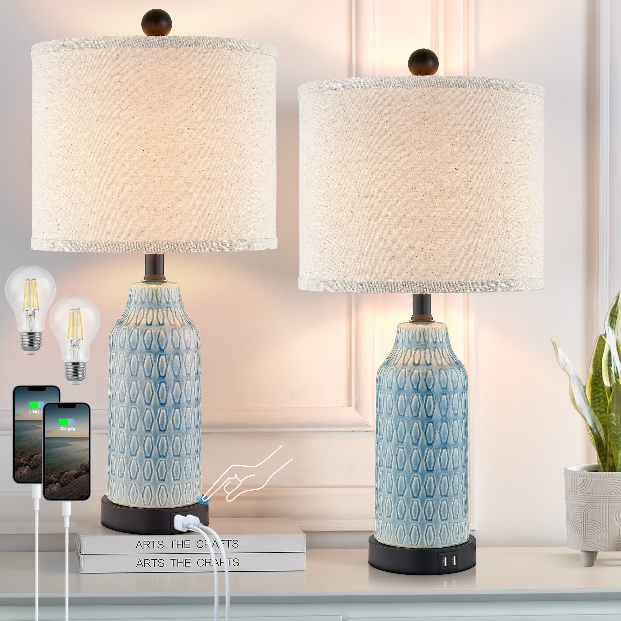 Lampe de table en céramique bleue avec variateur tactile à 3 positions et deux ports de charge USB (lot de 2) - 28 x 28 x 58 cm (L x l x H)