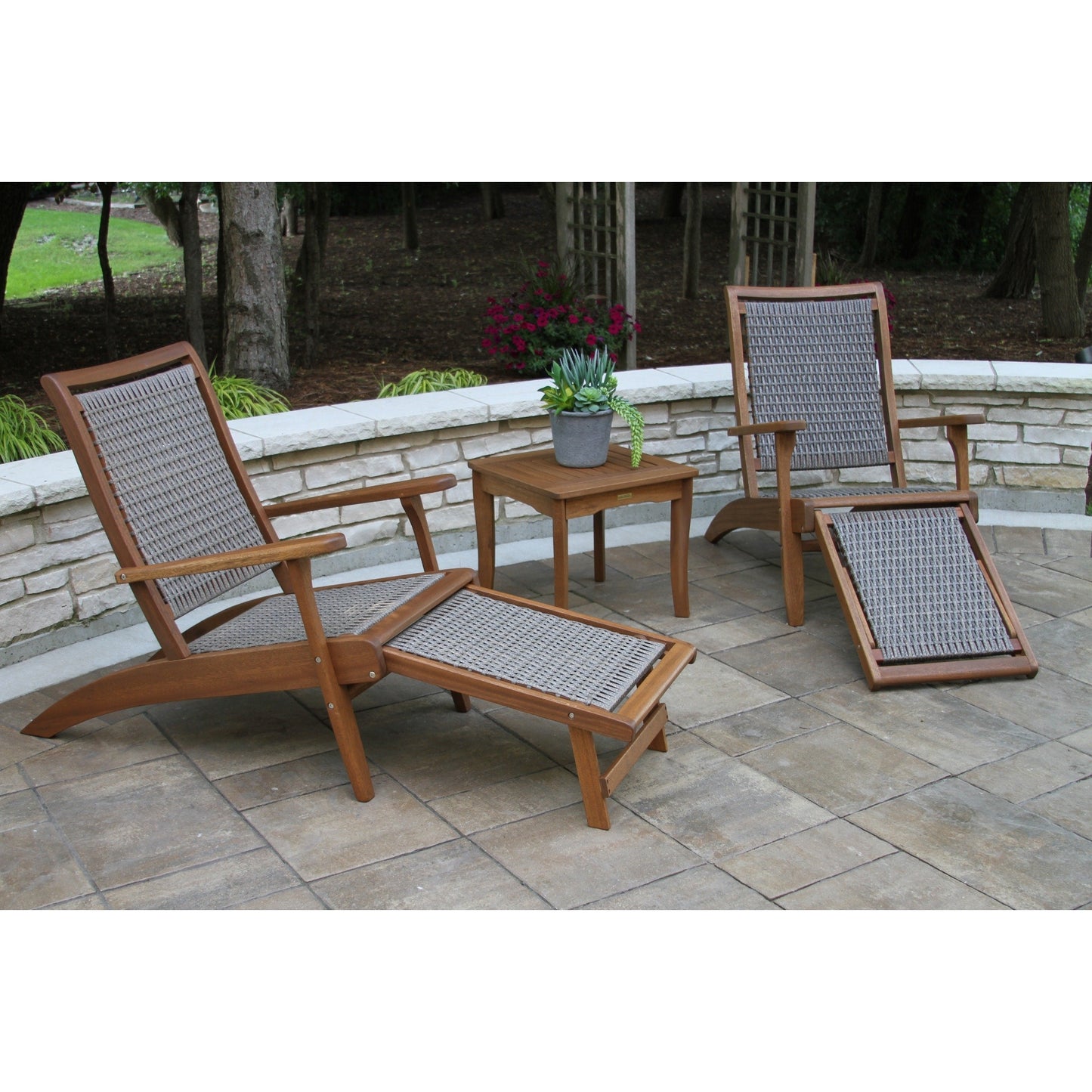 Ensemble de 3 chaises longues en osier d'eucalyptus Eilaf avec pouf et table d'appoint carrée