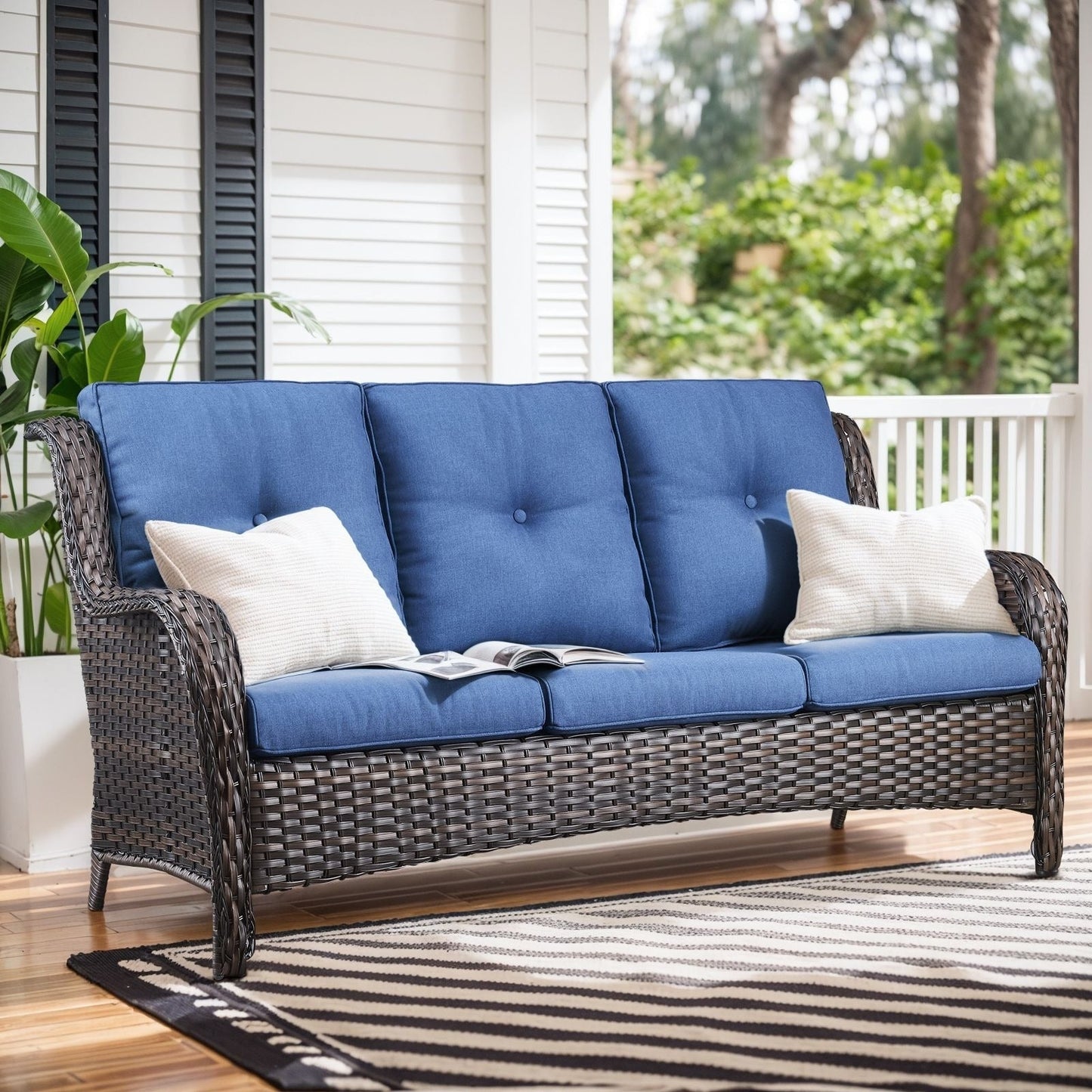 Ensemble de mobilier d'extérieur Gymojoy 4 pièces, 2 fauteuils pivotants, un canapé 3 places et une table avec foyer de 55 000 BTU