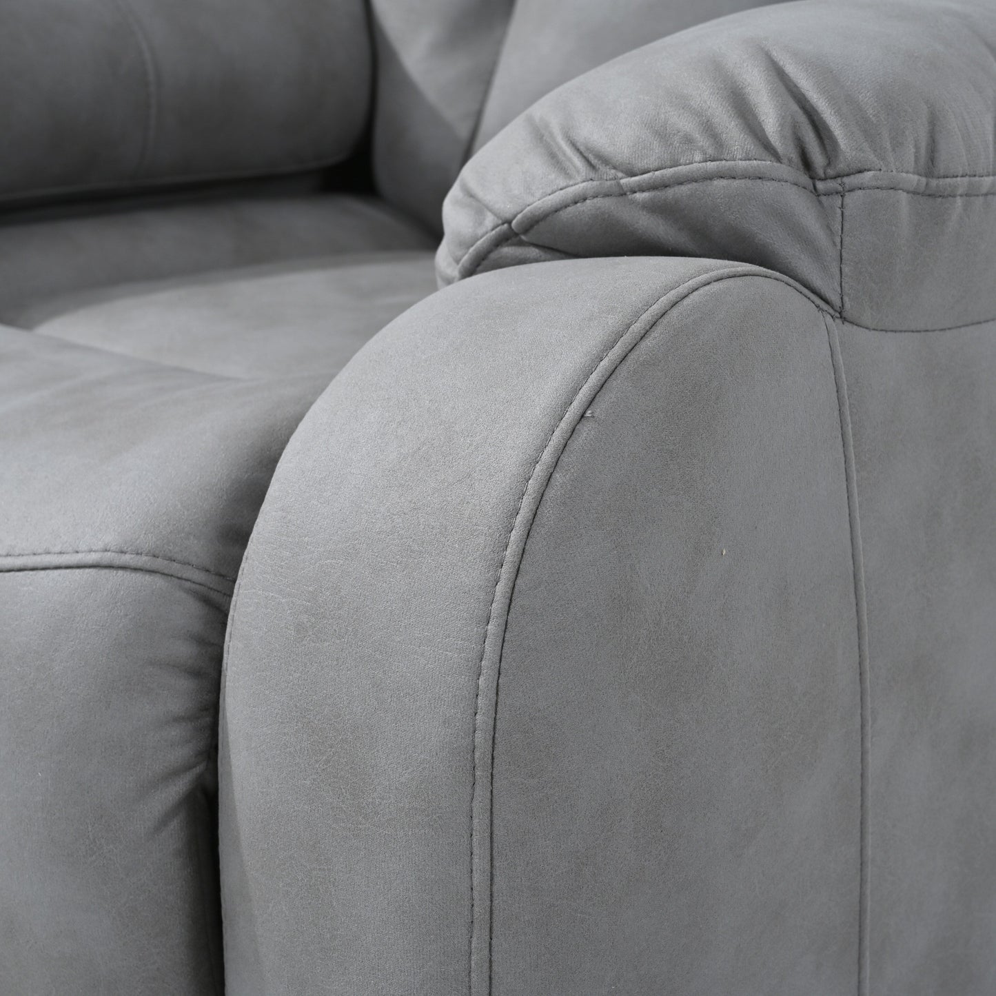 Fauteuil inclinable électrique gris clair pour personnes âgées, rembourré en polyester, avec poche latérale, accoudoirs coussinés et télécommande.