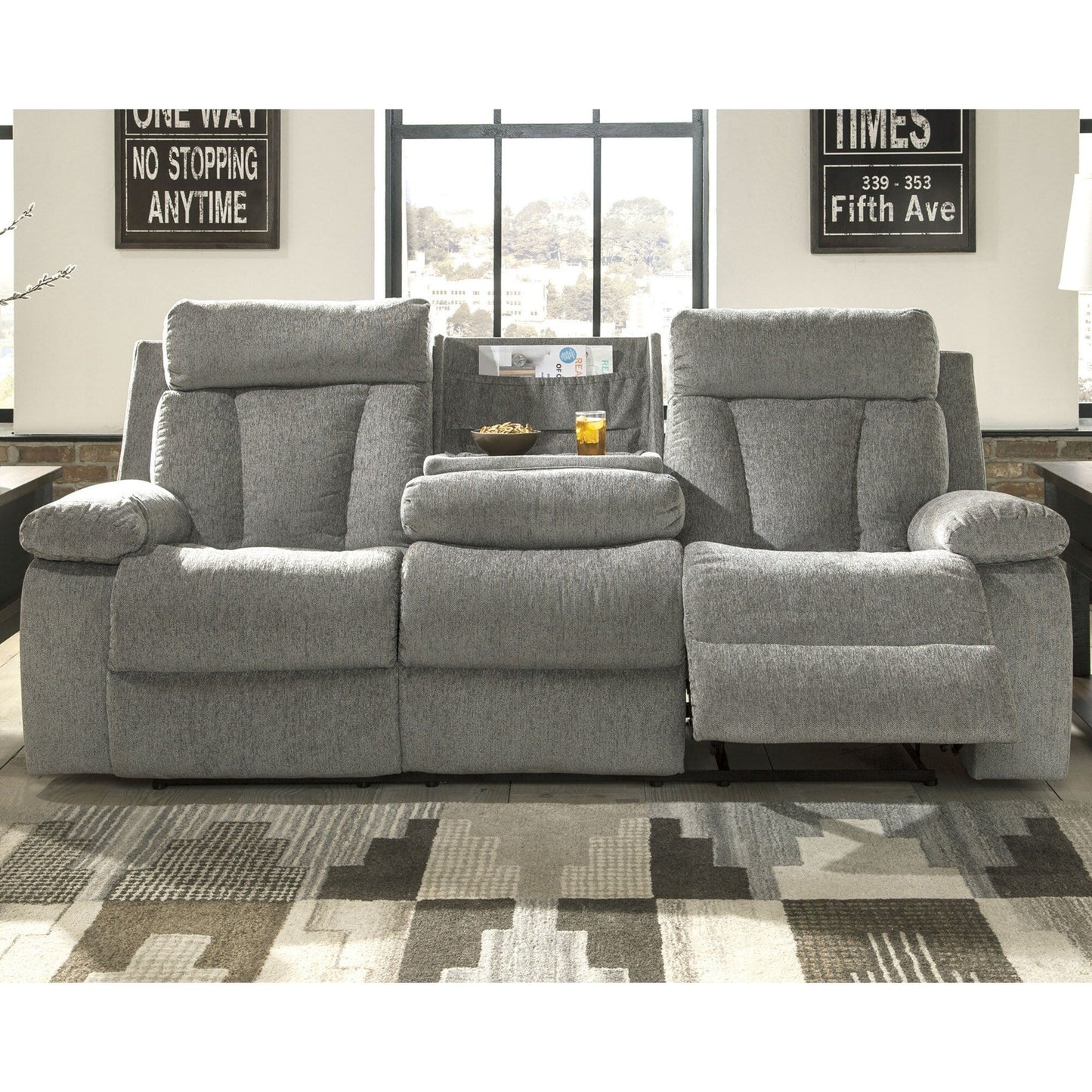 Canapé inclinable contemporain gris Mitchiner avec table rabattable