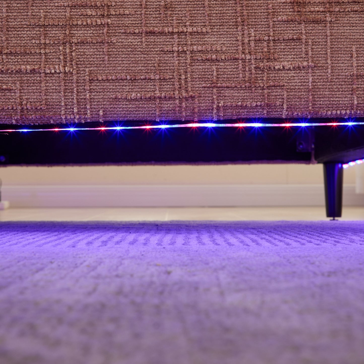 Canapé 2 places en chenille de style moderne avec pieds en bois, éclairage LED, port de chargement USB et sac de rangement, pour salon, chambre, bureau