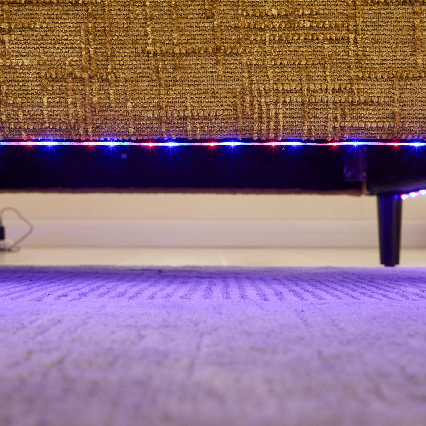 Canapé 2 places en chenille de style moderne avec pieds en bois, éclairage LED, port de chargement USB et sac de rangement, pour salon, chambre, bureau