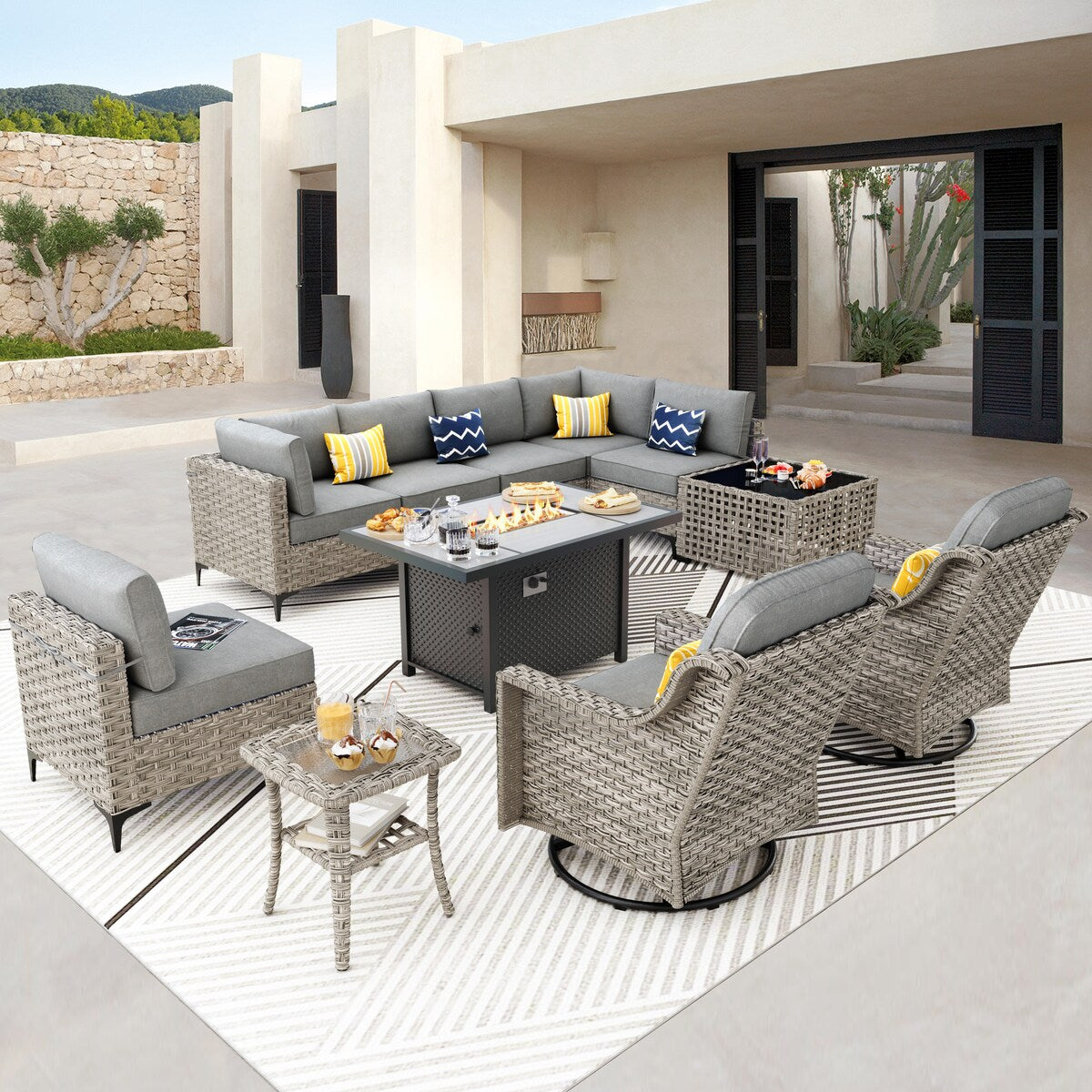 Ensemble de 11 chaises pivotantes d'extérieur en osier OVIOS avec table basse et foyer à énergie solaire