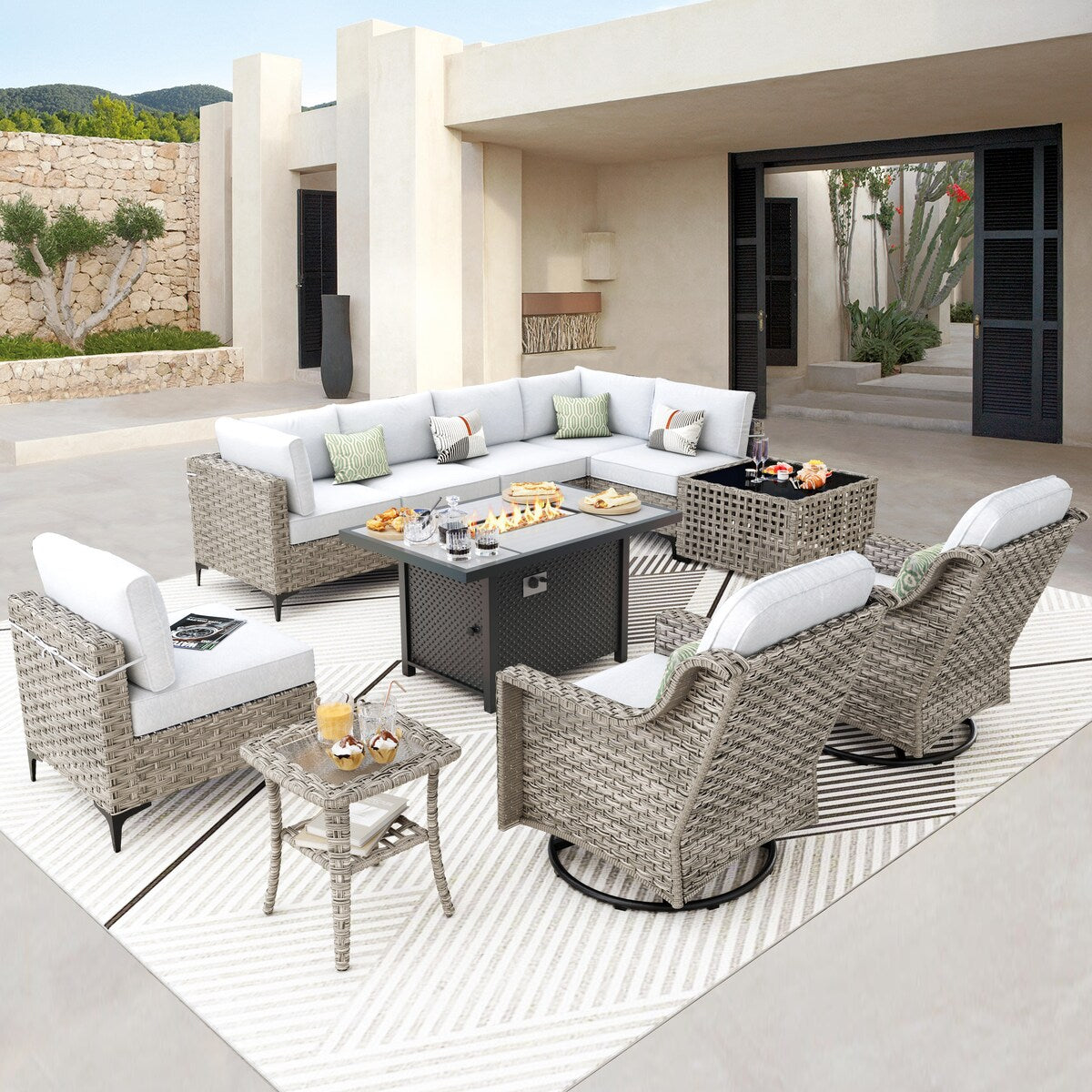 Ensemble de 11 chaises pivotantes d'extérieur en osier OVIOS avec table basse et foyer à énergie solaire