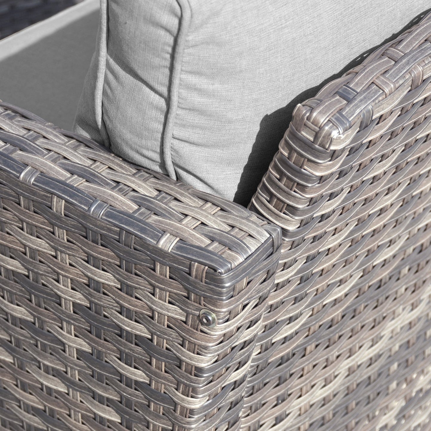 Ensemble de meubles de patio OVIOS 7 pièces en osier avec chaises pivotantes à bascule