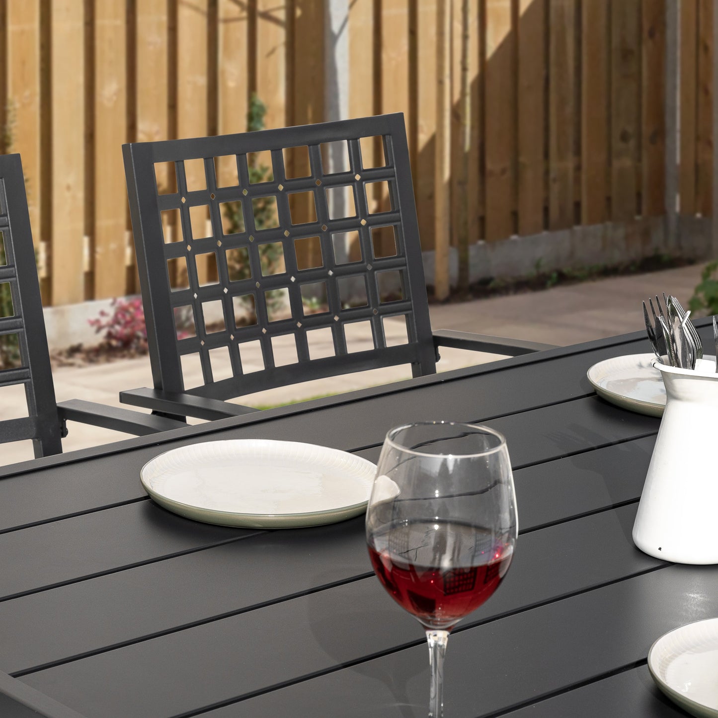 Ensemble de salle à manger d'extérieur 7 pièces avec trou pour parasol de 4 cm, structure en fer, noir
