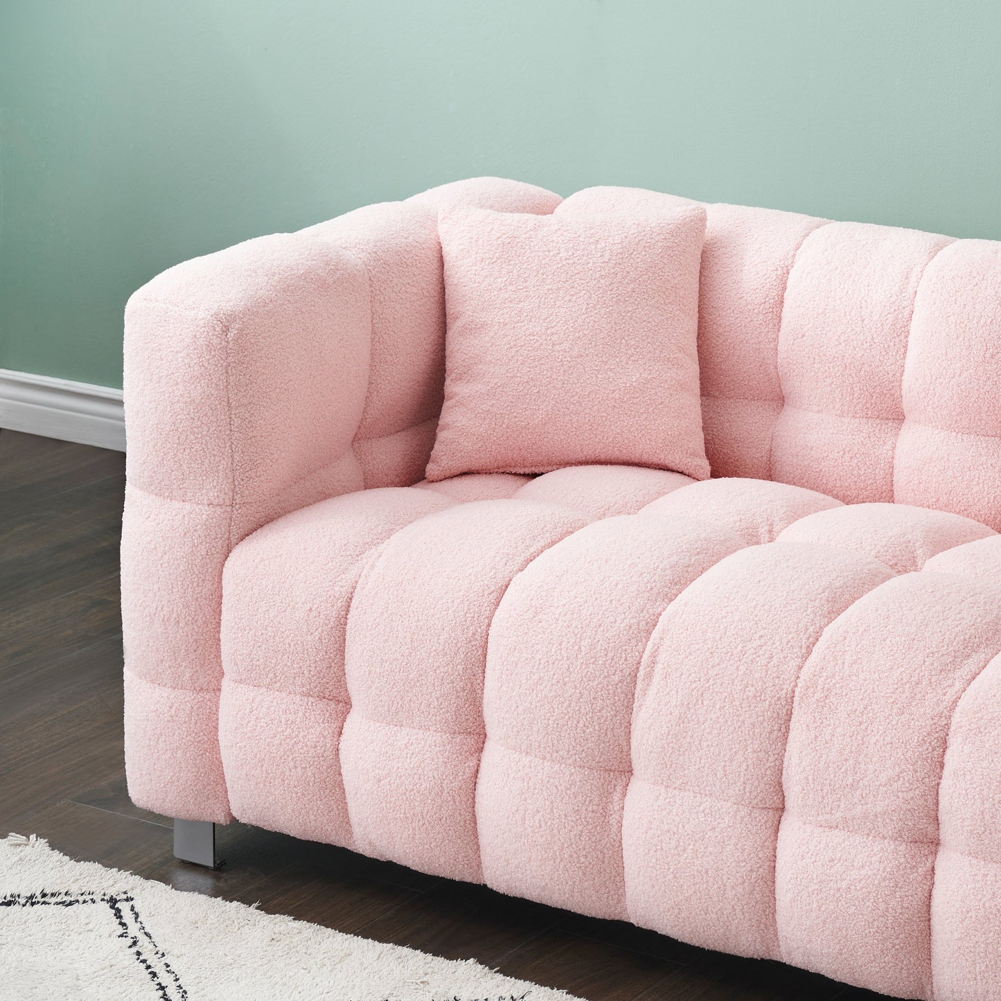 Canapé 4 places rose en polaire Teddy de 259 cm avec coussins décoratifs et pieds en métal