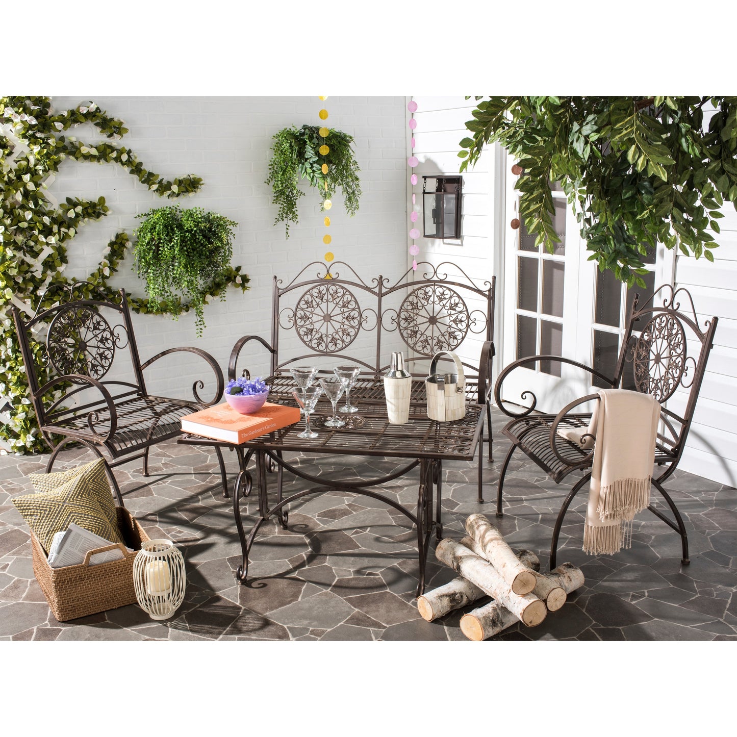 Ensemble de patio 4 pièces SAFAVIEH Nyasia en fer forgé victorien - 45 l x 39 P x 22 H