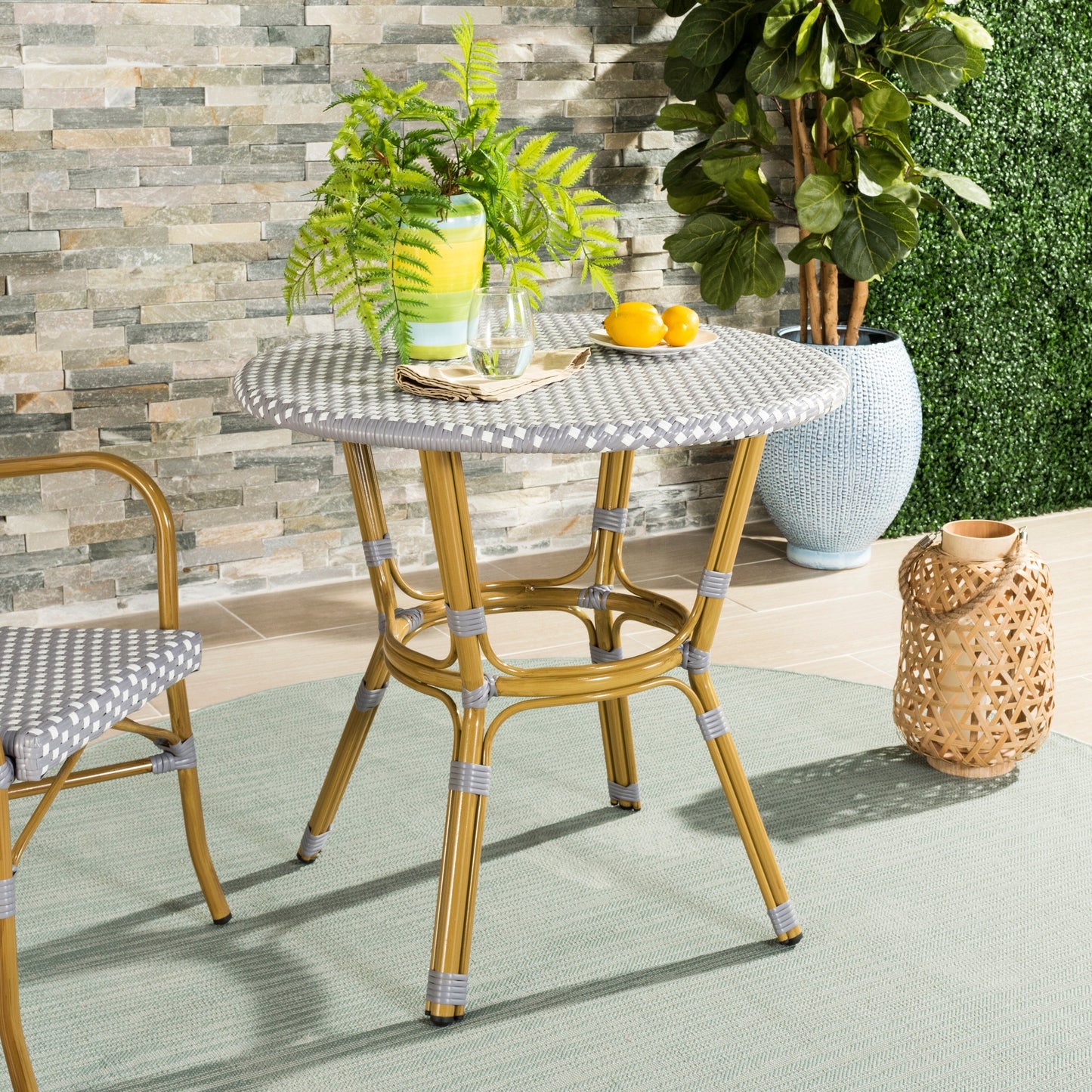 Table de bistrot d'extérieur en rotin SAFAVIEH Reanna (entièrement assemblée) - 32 L x 32 P x 30 H