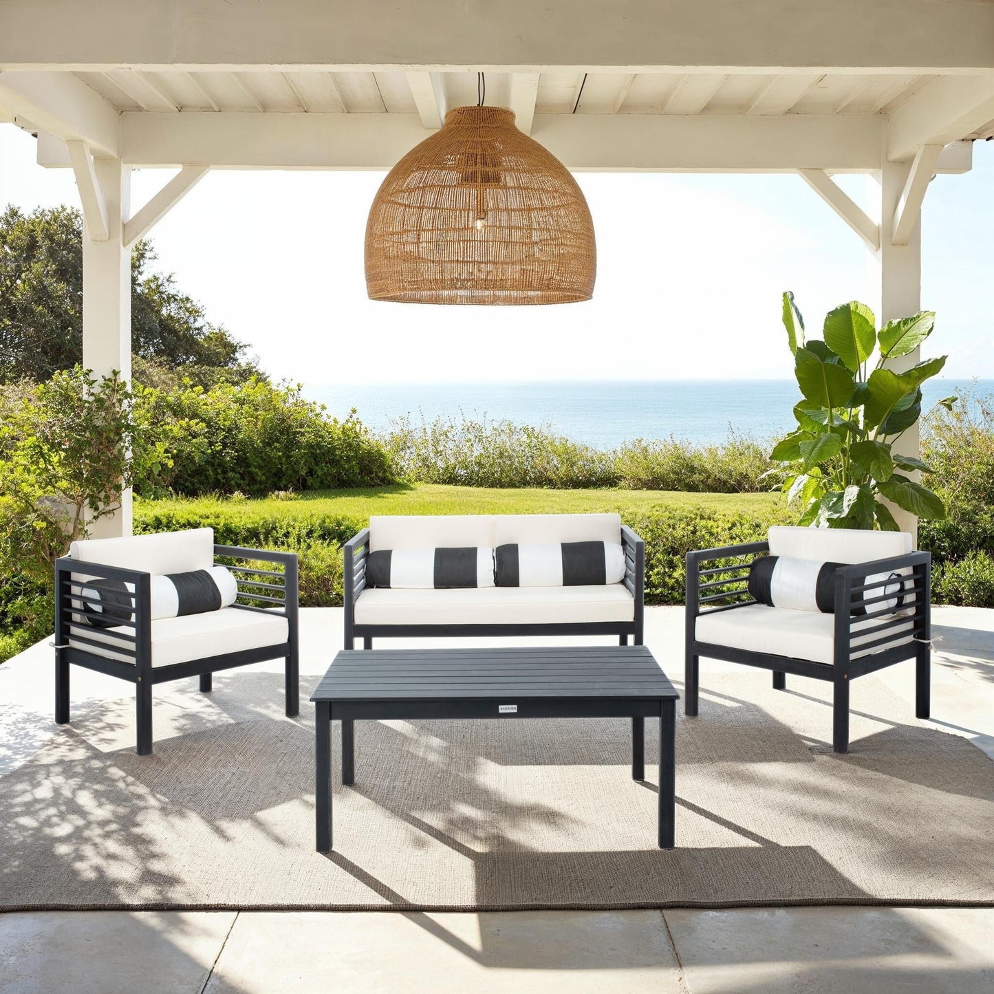 Ensemble de jardin d'extérieur SAFAVIEH Yoselin 4 pièces avec coussin décoratif – 51 L x 26 P x 26 H