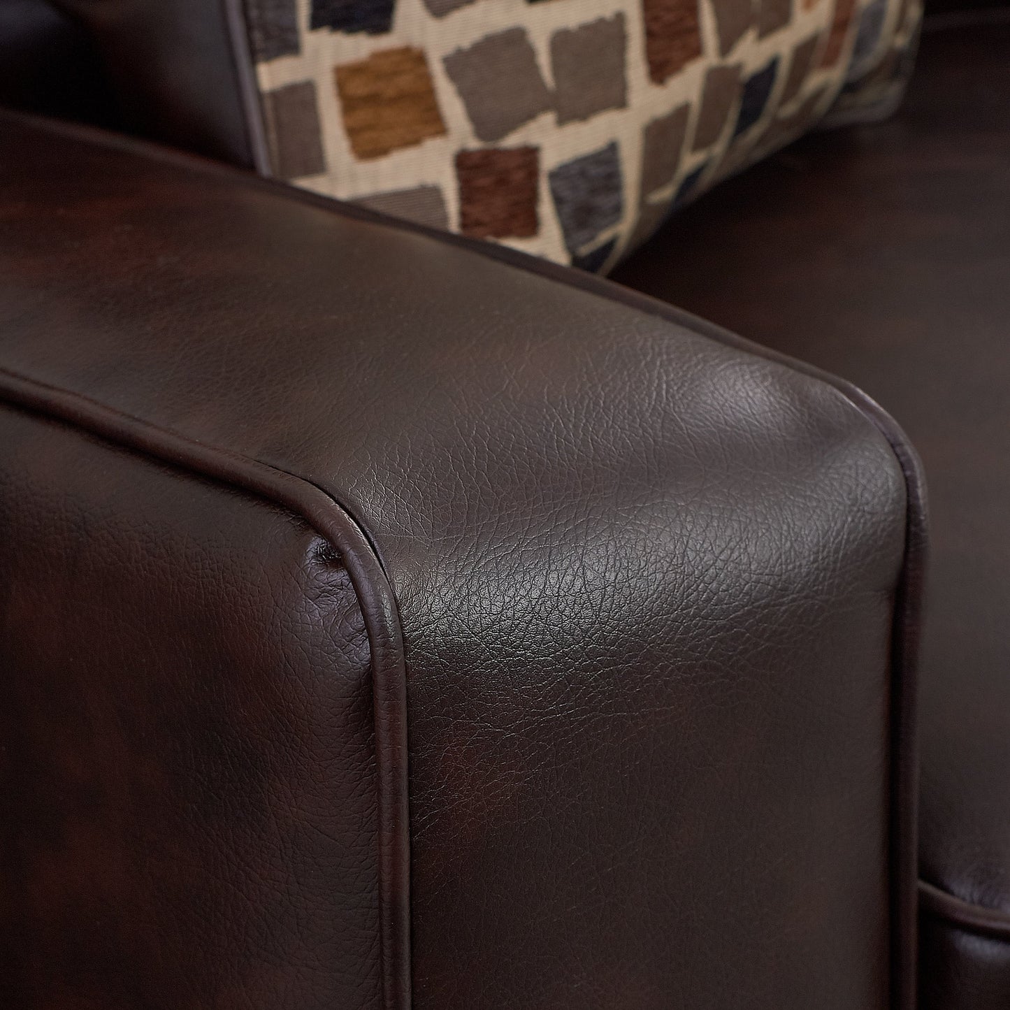 Canapé Serta Palisades 73 à accoudoirs droits, polyester facile d'entretien, dossier moelleux et coussins d'assise à ressorts ensachés