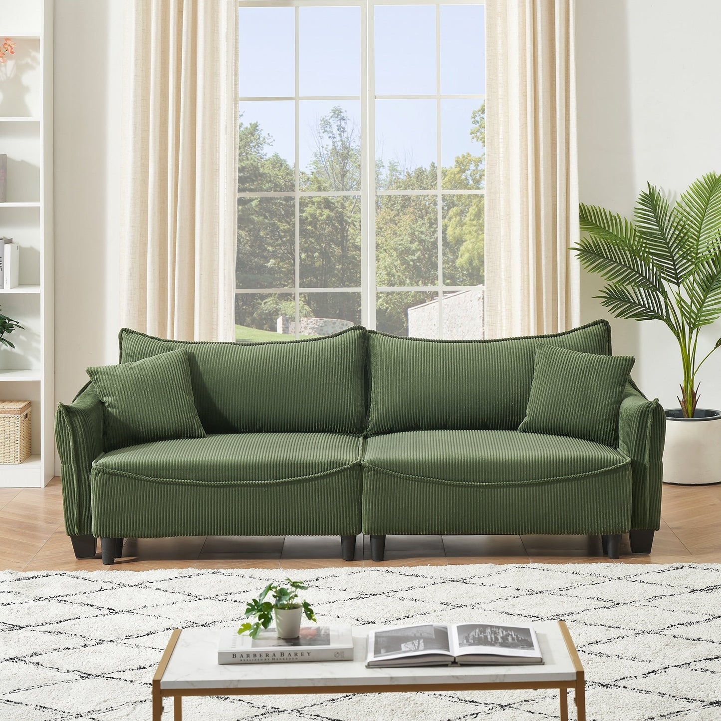 Le canapé peut être converti en canapé-lit avec deux coussins décoratifs