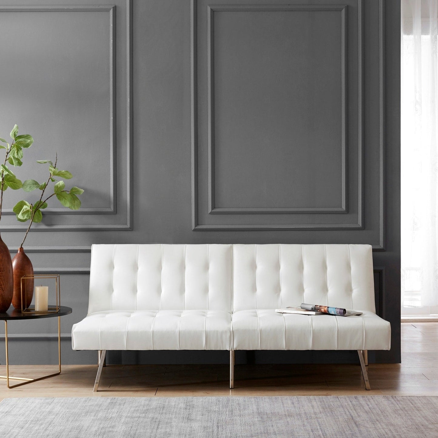 Canapé-lit futon capitonné moderne du milieu du siècle avec dossier divisé et pieds chromés