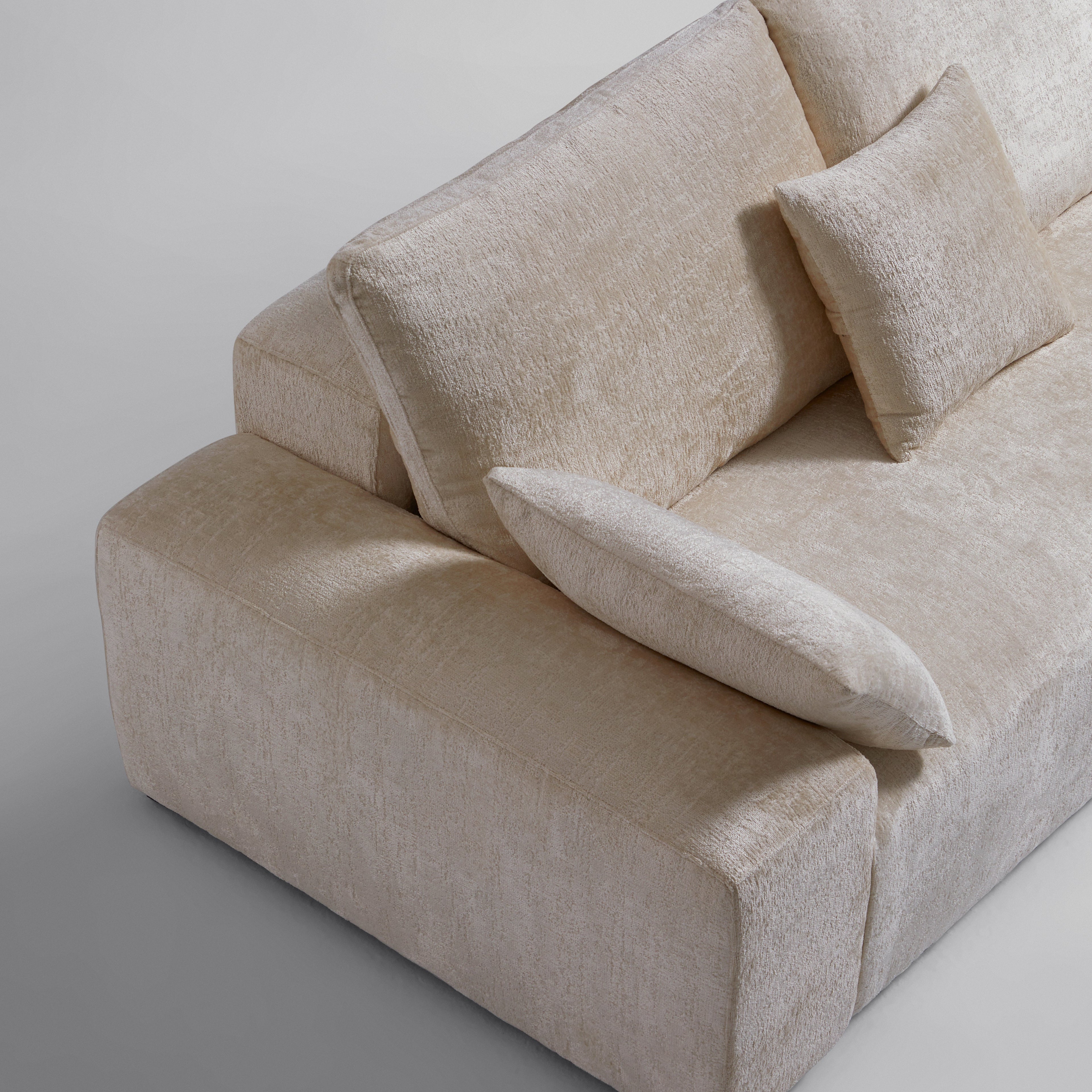 Le canapé et le pouf gris Empress