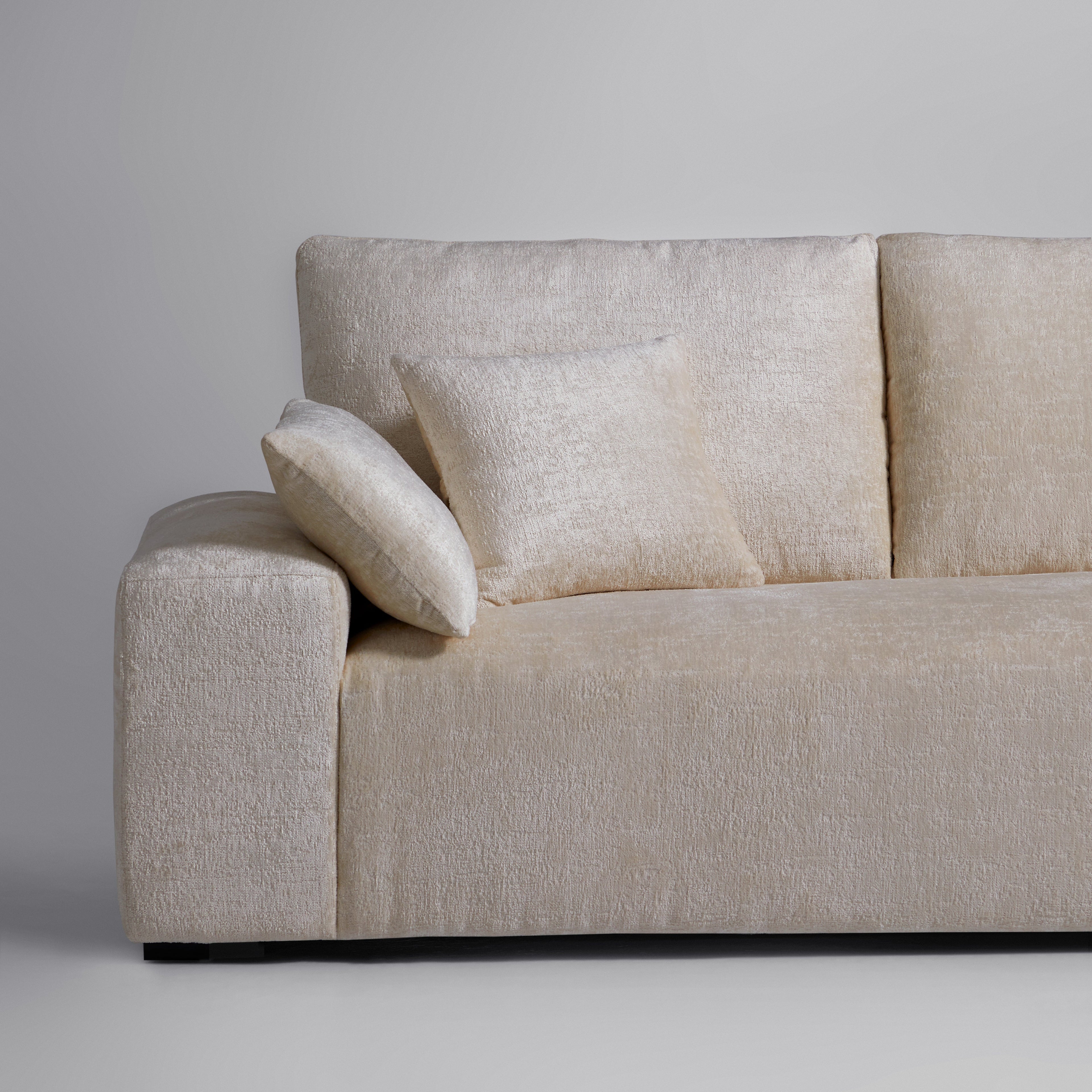 Le canapé et le pouf gris Empress