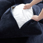 Le canapé et le pouf bleu marine Empress