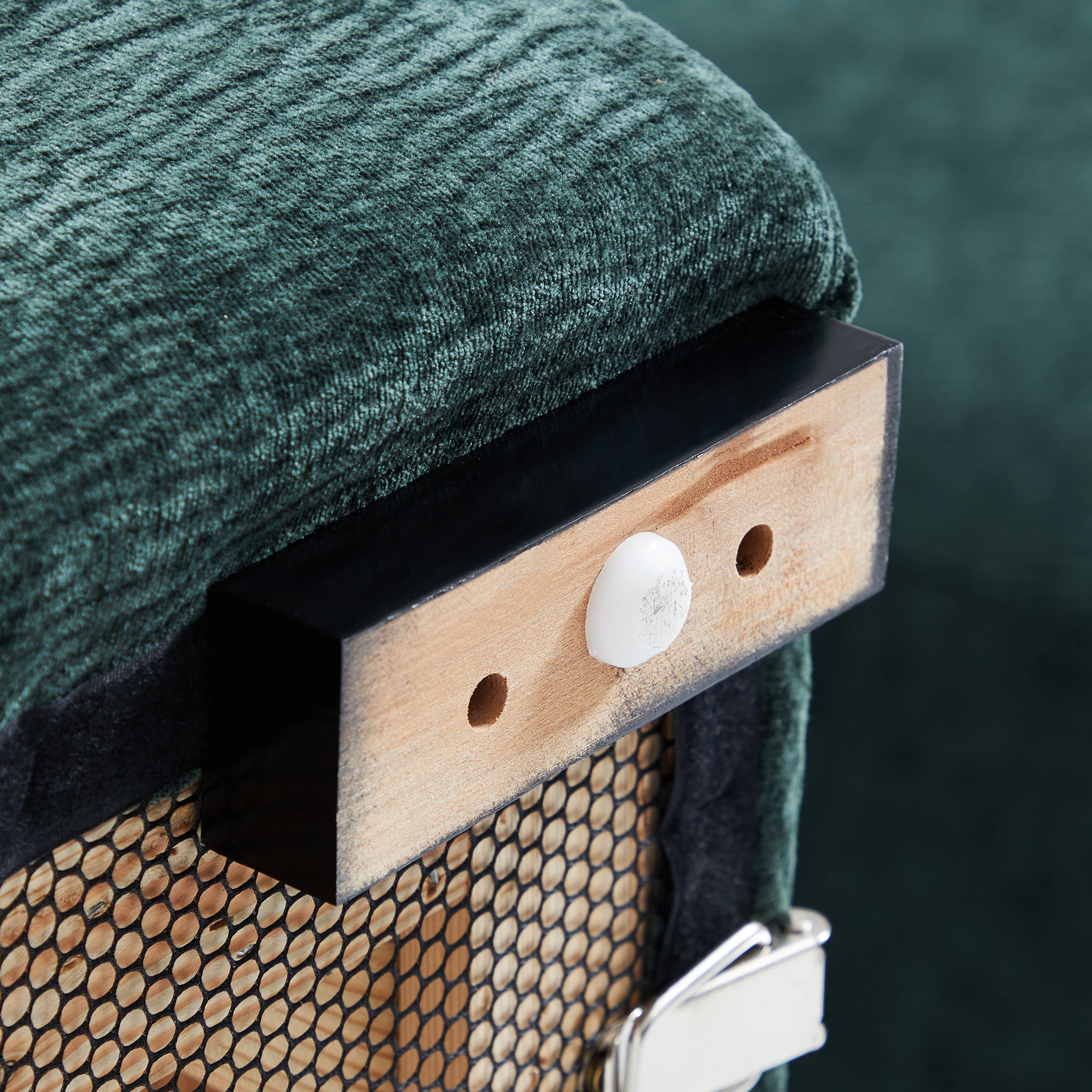 Le canapé et le pouf Empress Green