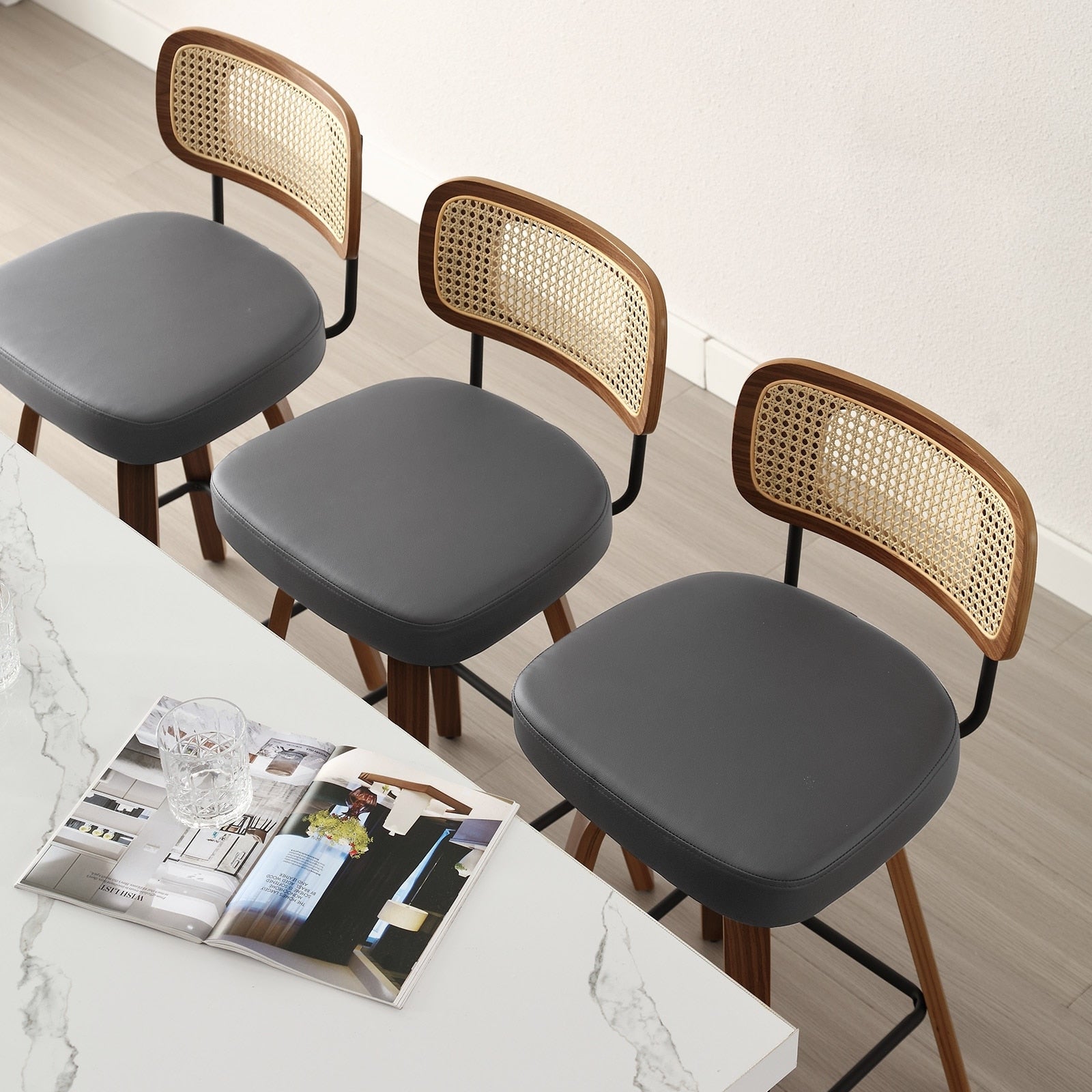 Tabourets de bar pivotants 26/29 avec pieds en bois courbé