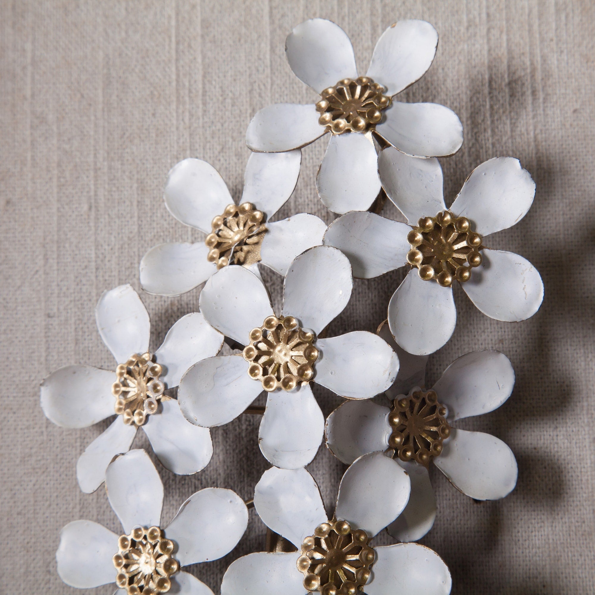 Décoration murale avec cadre en bois et bouquet de fleurs en métal blanc et doré (lot de 2)