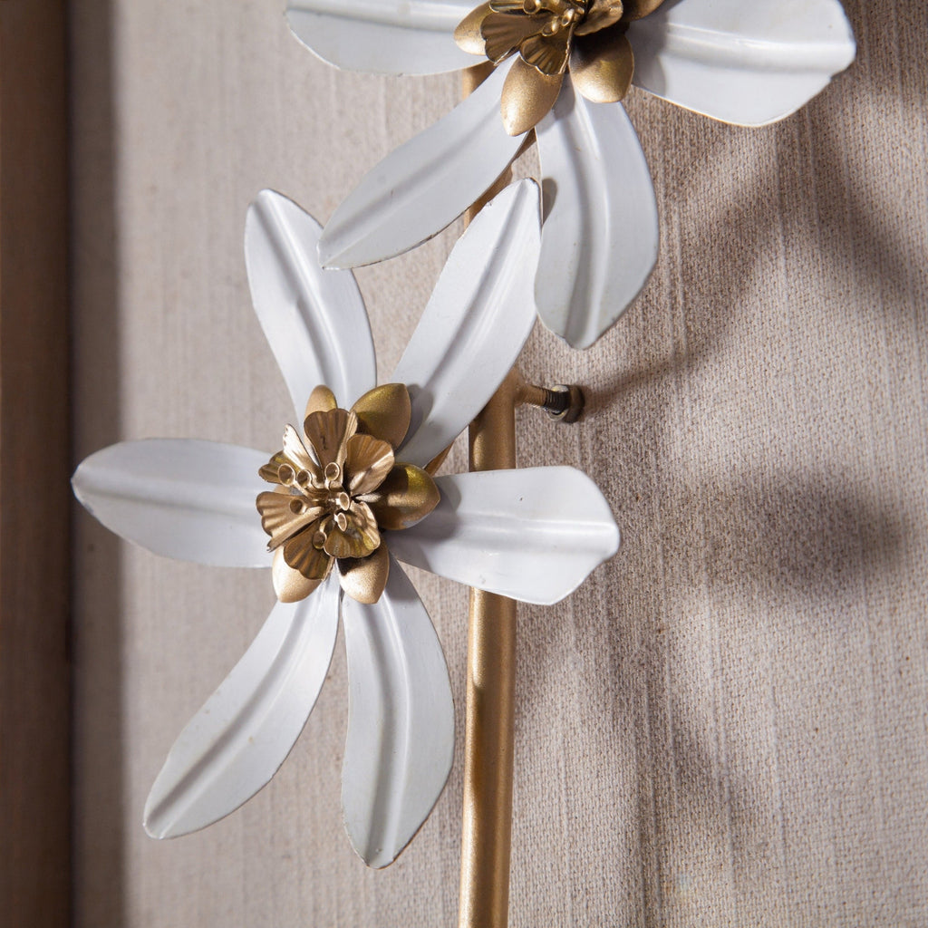 Décoration murale avec cadre en bois et bouquet de fleurs en métal blanc et doré (lot de 2)
