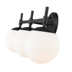 Luminaire de salle de bain à 3 lampes 929 Lighting, disponible en plusieurs finitions et avec abat-jour en verre opale
