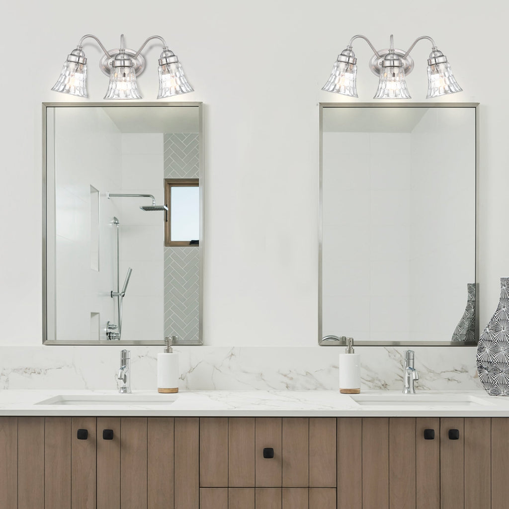 Applique de salle de bain à 3 lumières en nickel brossé avec abat-jour en verre trompette