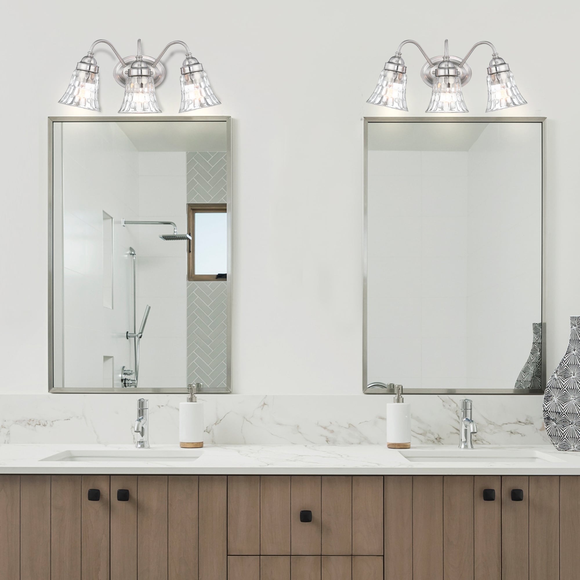 Applique de salle de bain à 3 lumières en nickel brossé avec abat-jour en verre trompette
