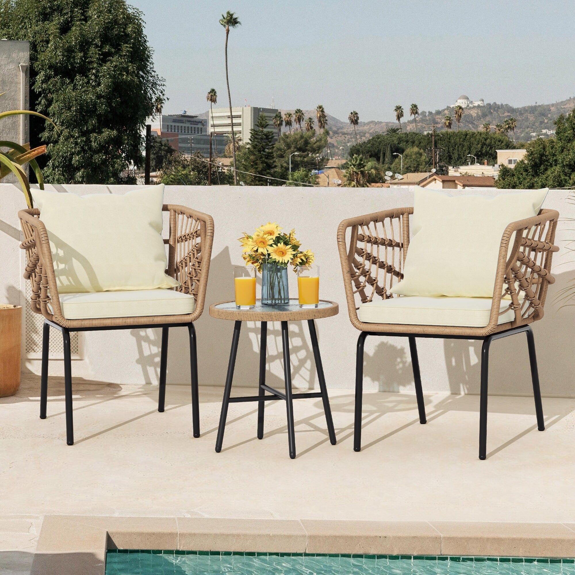 Ensemble bistrot rembourré 3 pièces Moasis avec chaises en osier et table d'appoint