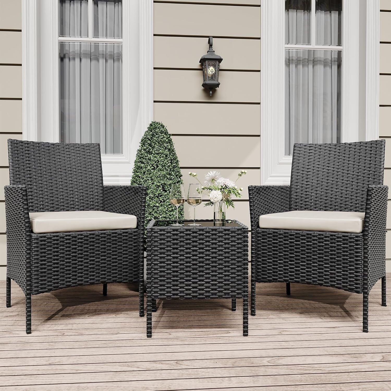 Ensemble de 3 chaises en rotin et osier avec table basse en verre