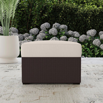 Ensemble de 4 fauteuils et poufs d'extérieur en rotin Palm Springs avec coussins par Homestyles