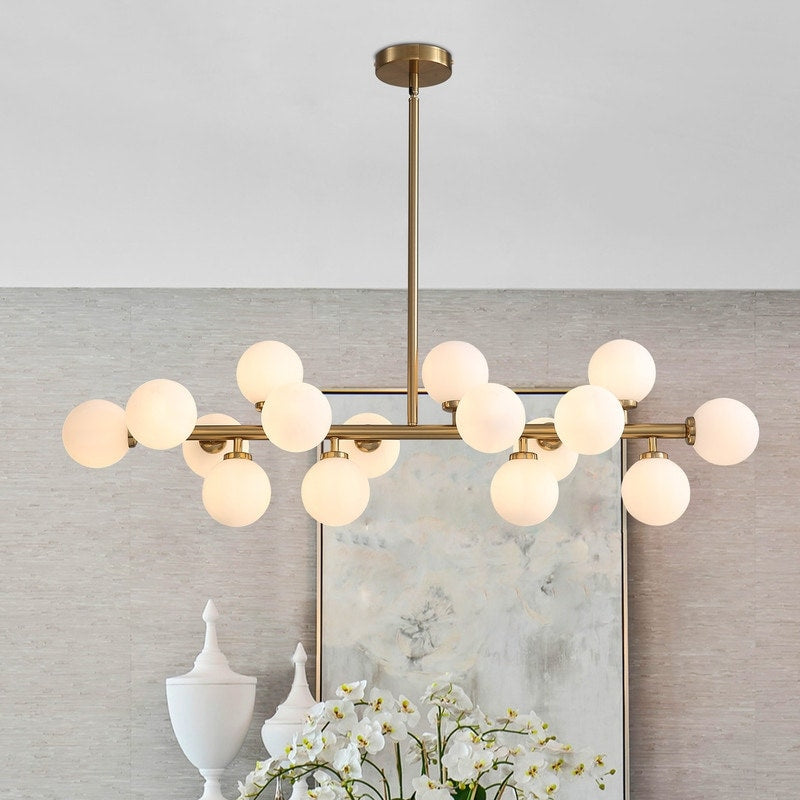 Lustre linéaire moderne du milieu du siècle de 40 po, suspension Spoutnik à 16 ampoules en laiton doré avec globe en verre dépoli pour salle à manger