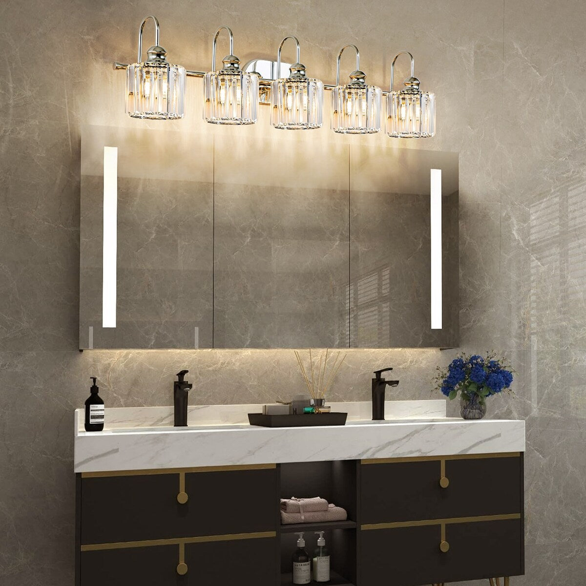 Luminaires de salle de bain linéaires à 5 lumières en cristal à intensité variable avec abat-jour cylindrique en cristal