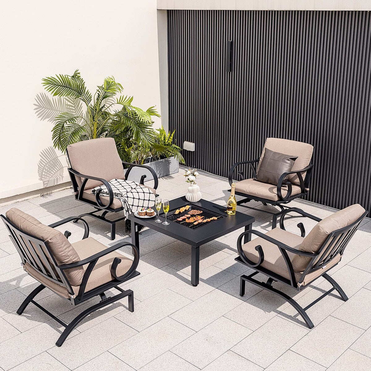 Ensemble de salle à manger de patio 5 pièces avec chaises à bascule robustes et table avec foyer