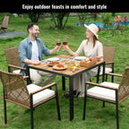 Ensemble de salle à manger d'extérieur en rotin 5 pièces avec chaises empilables, plateau de table en bois d'acacia de 35 po avec trou pour parasol