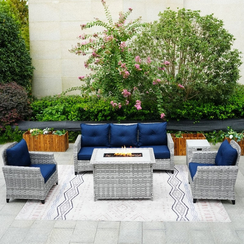 Ensemble de canapés de patio en osier 5 pièces avec table de foyer et housse de pluie