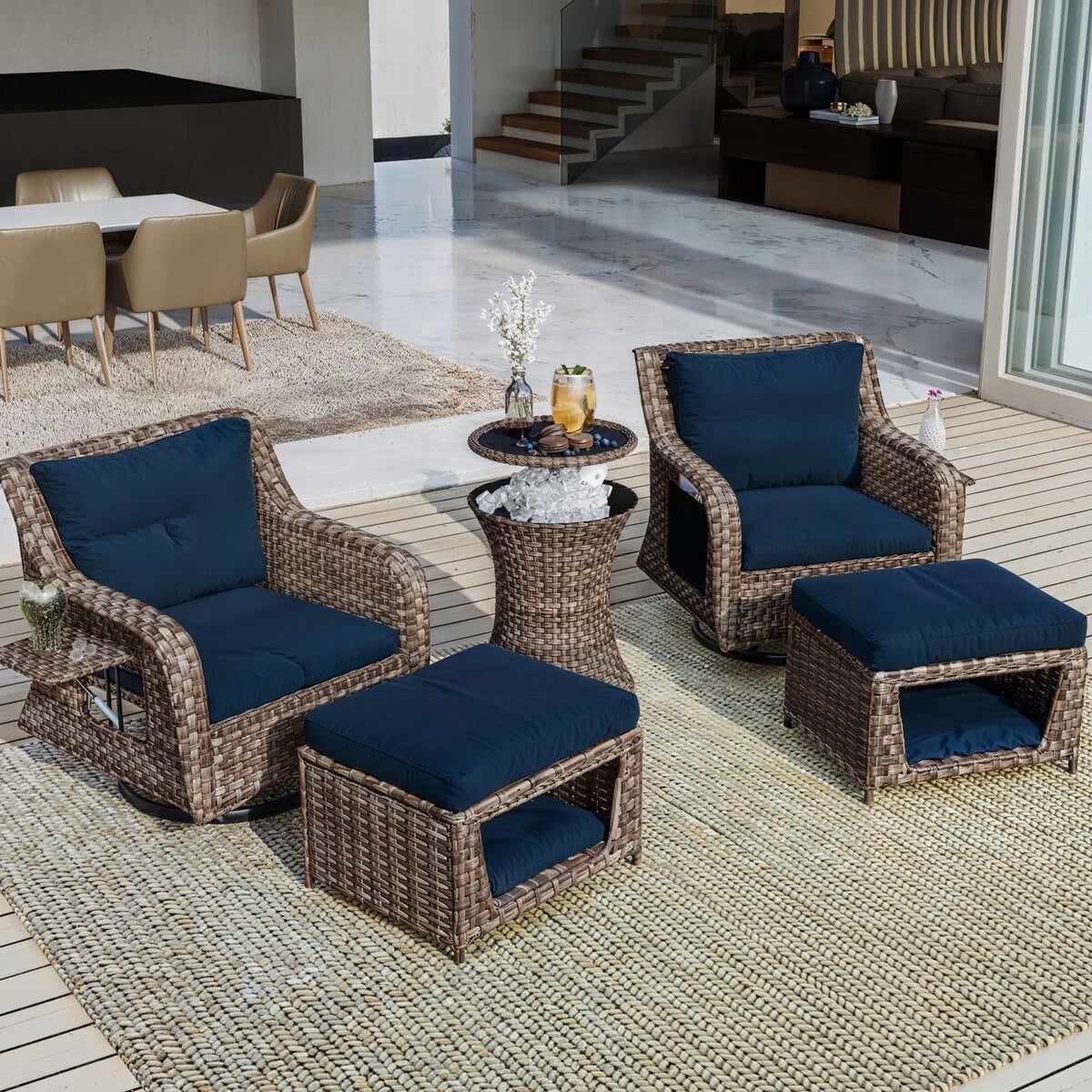 Ensemble de 5 chaises à bascule d'extérieur en osier avec table de bar et niche pour animaux