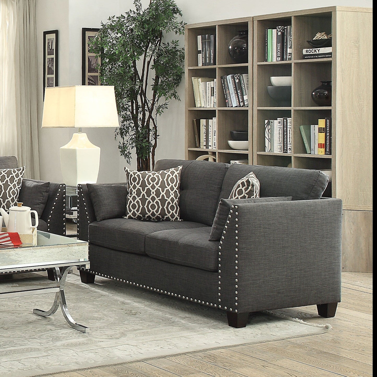 Canapé causeuse en lin 59 avec 4 coussins et clous décoratifs pour salon
