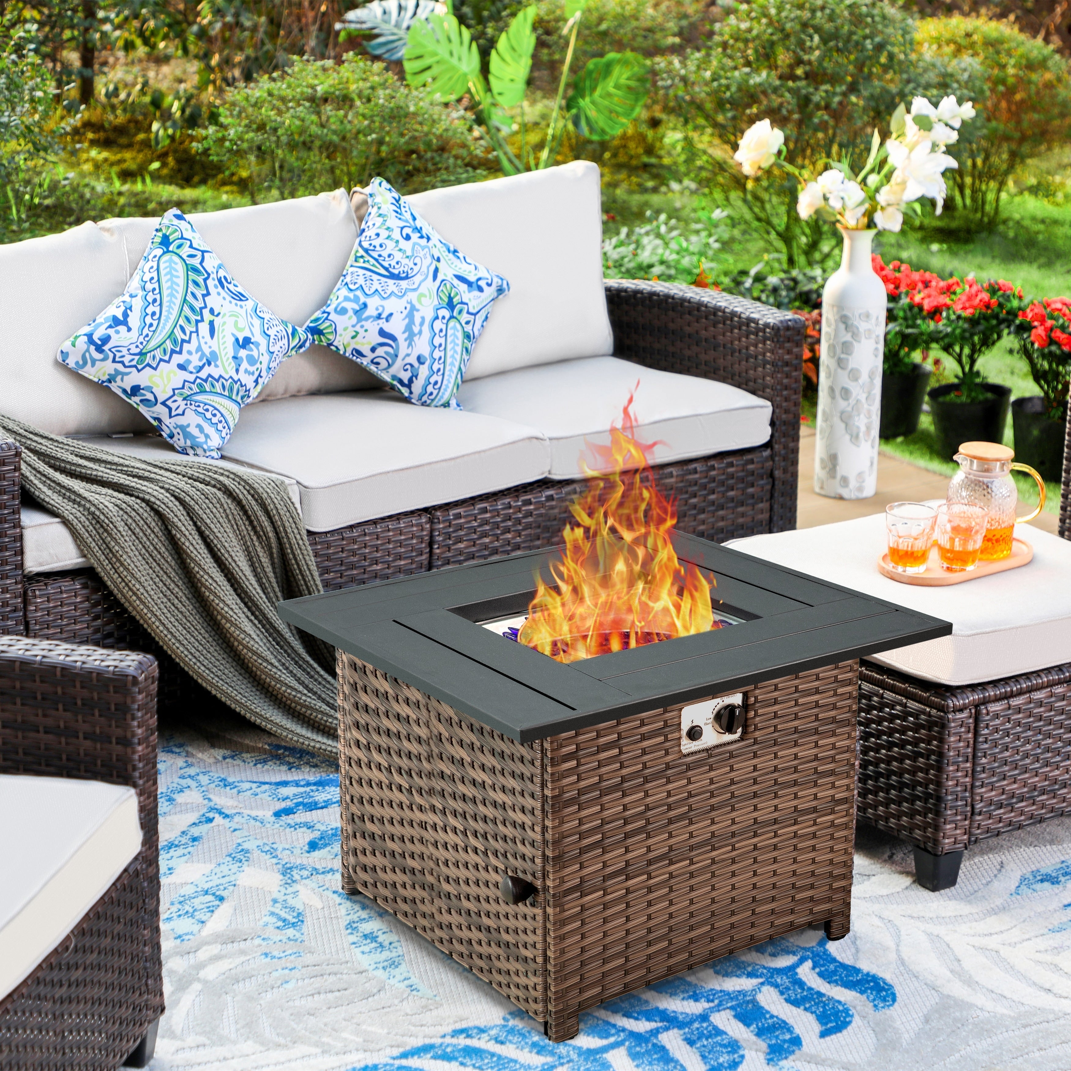 Ensemble de salon de jardin 7/9 places en rotin et osier avec canapé sectionnel à dossier haut et table pour foyer
