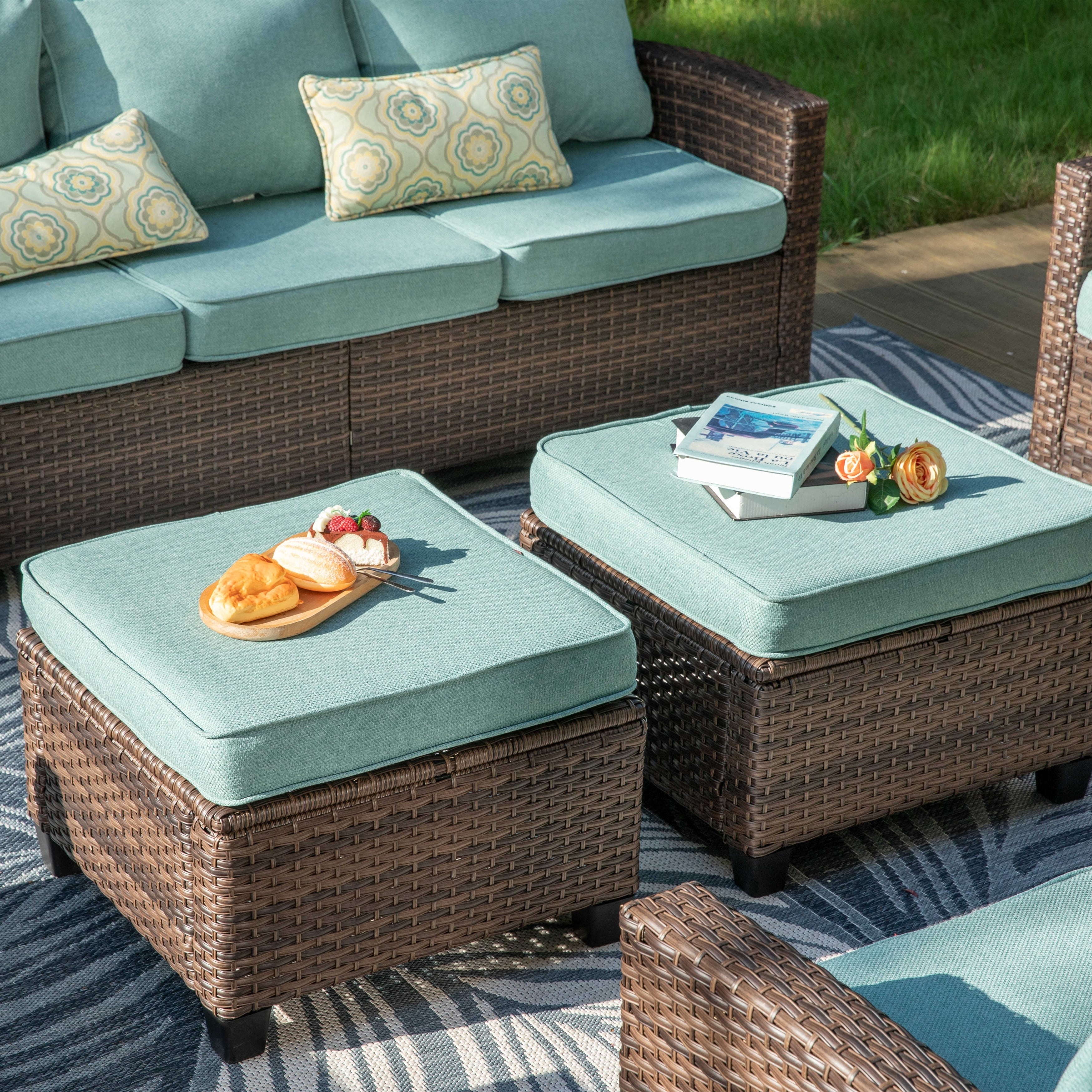 Ensemble de salon de jardin 7/9 places en rotin et osier avec canapé sectionnel à dossier haut et table pour foyer