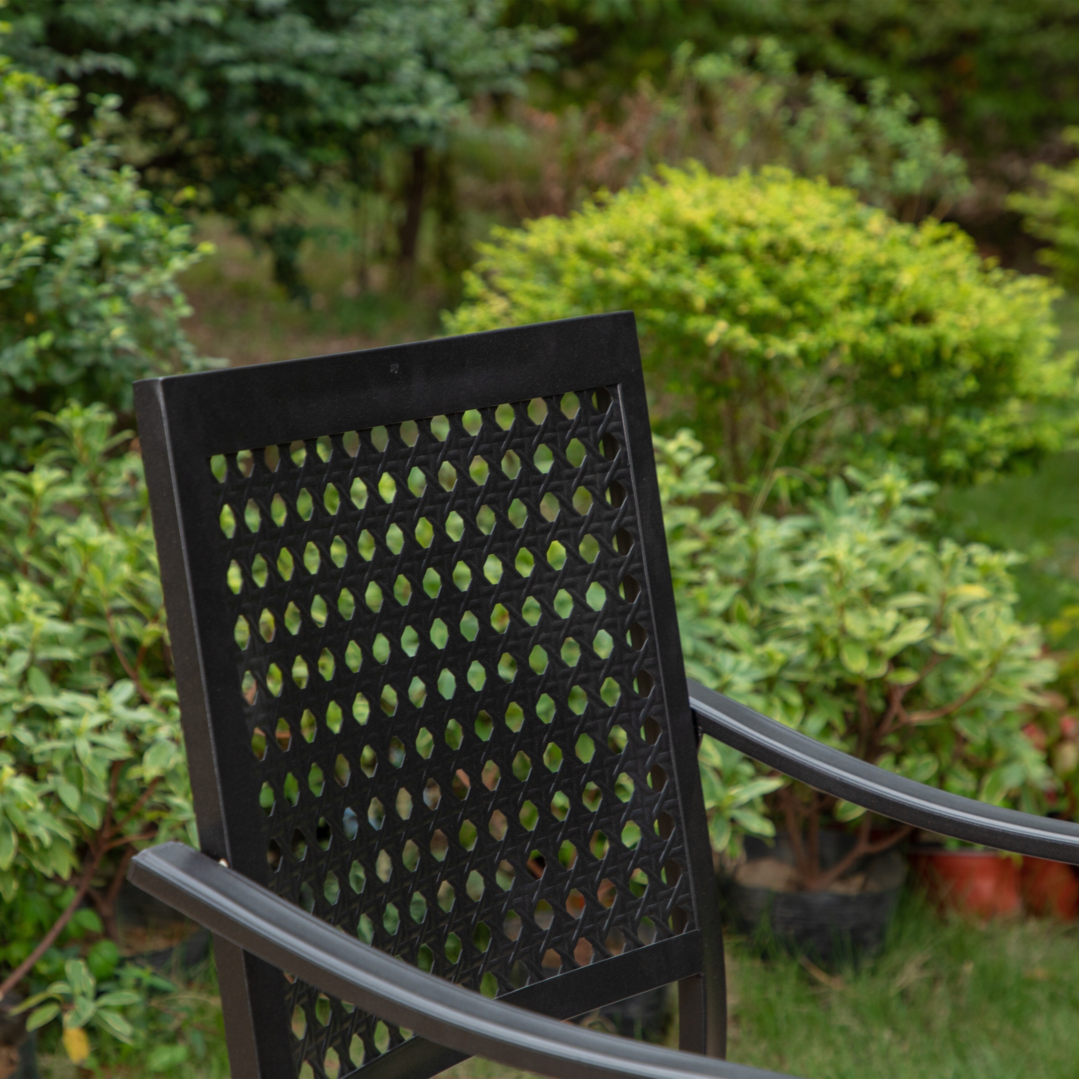 Ensemble de salle à manger de patio 7 pièces MAISON ARTS, grande table à manger ronde avec trou pour parasol et chaises pivotantes en métal