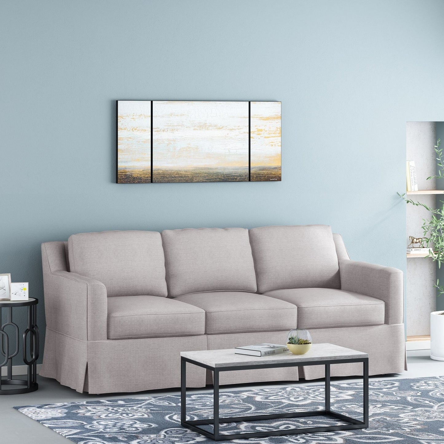 Canapé 3 places en tissu rayé avec accoudoirs encastrés et jupe pour salon