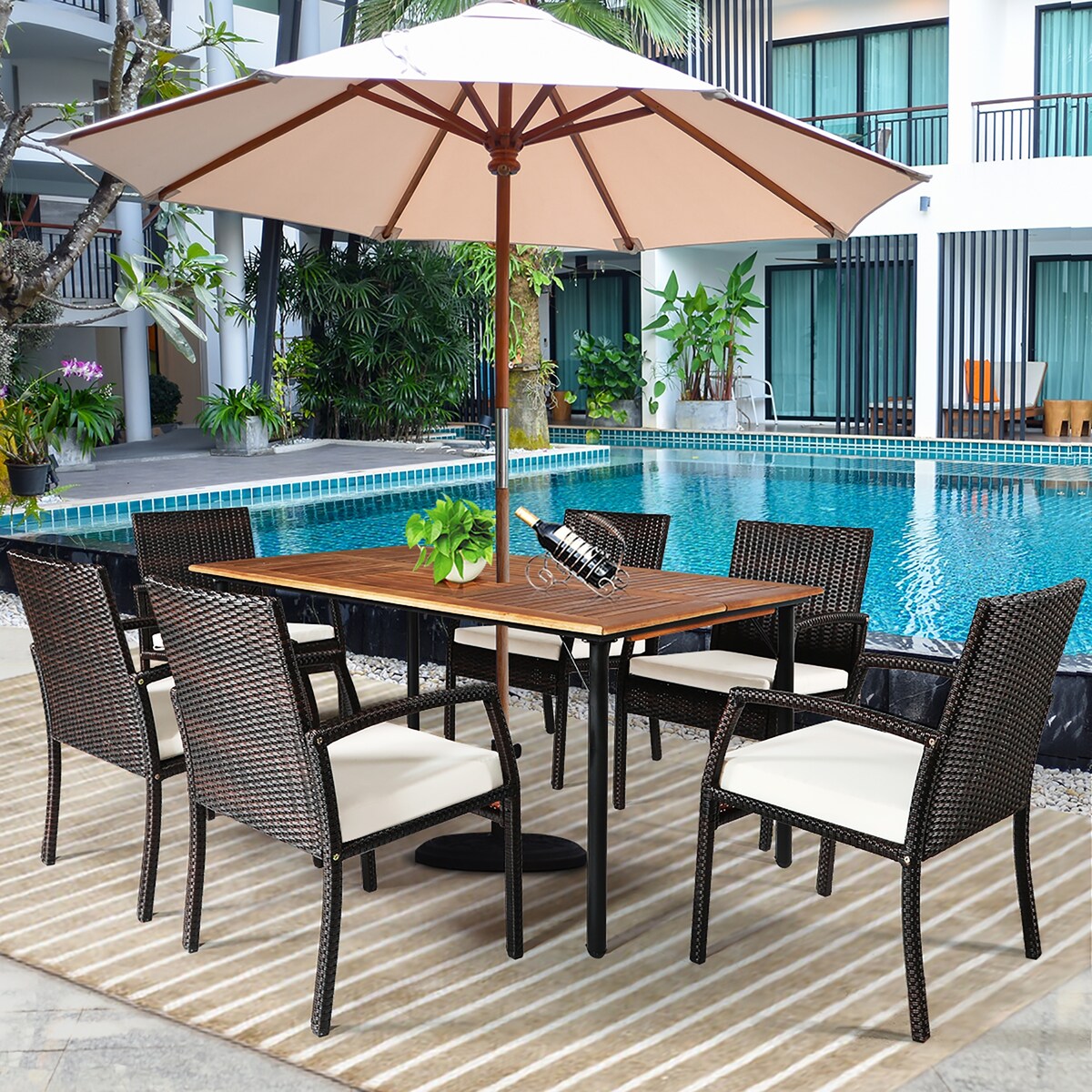 Ensemble de 7 chaises et table de salle à manger d'extérieur en rotin avec trou pour parasol